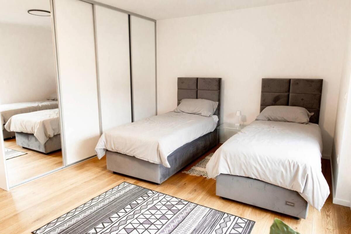 Aura Apartments Zirovnica Bagian luar foto