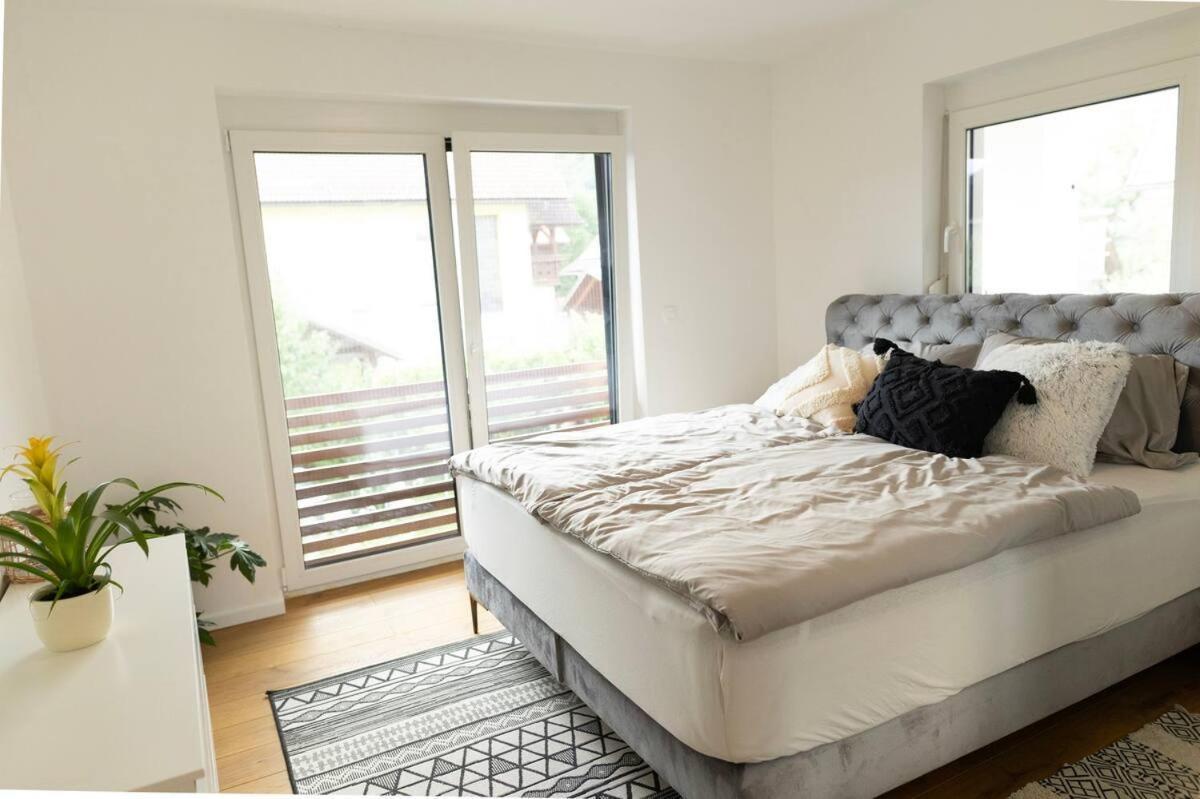 Aura Apartments Zirovnica Bagian luar foto