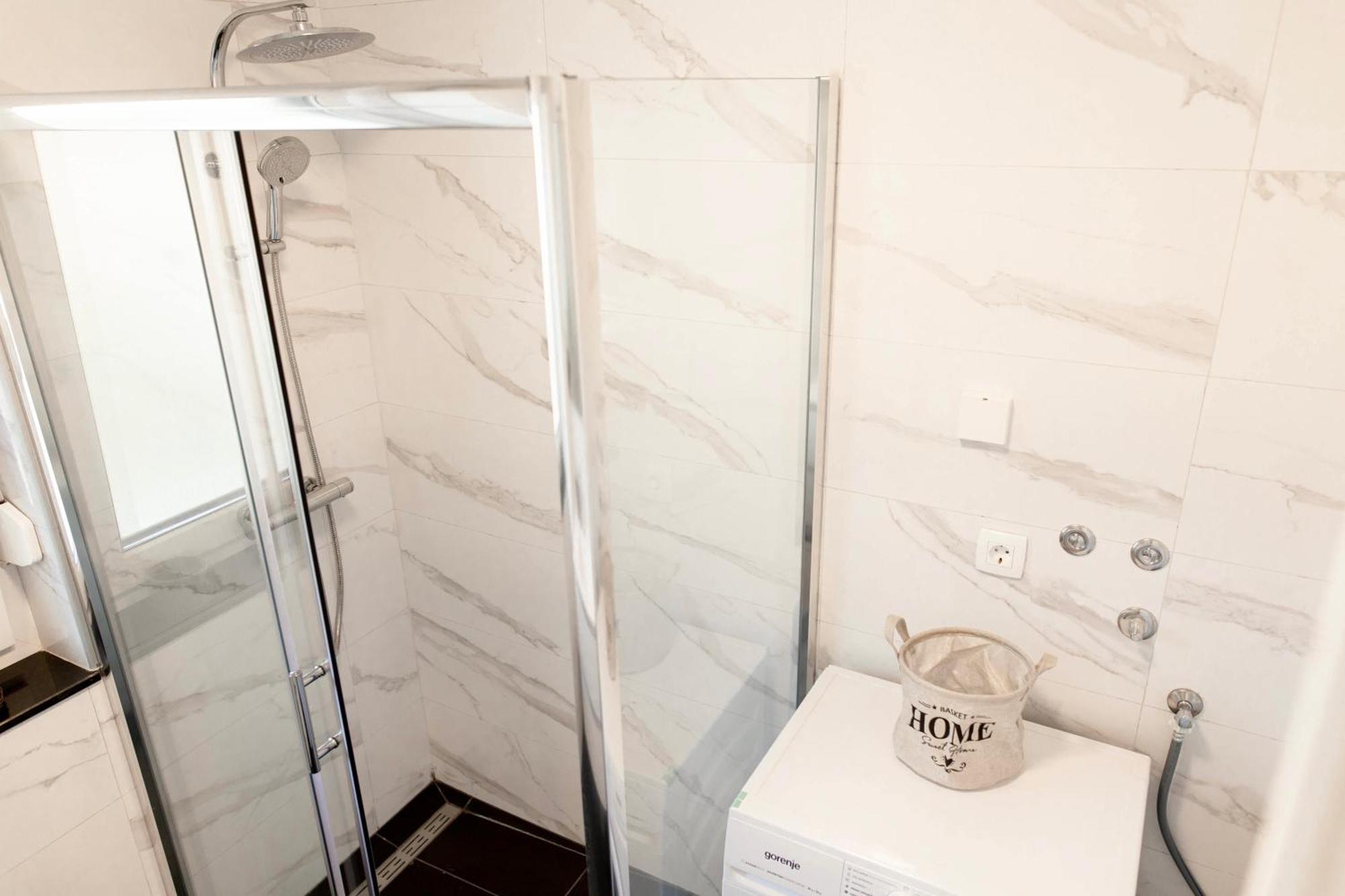 Aura Apartments Zirovnica Bagian luar foto