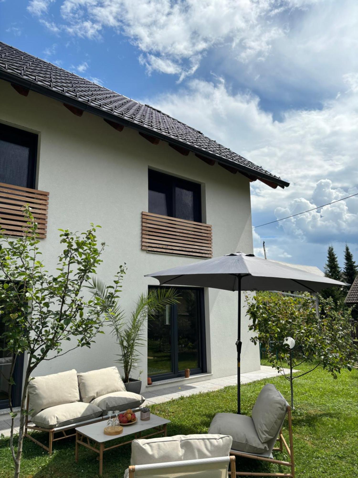 Aura Apartments Zirovnica Bagian luar foto