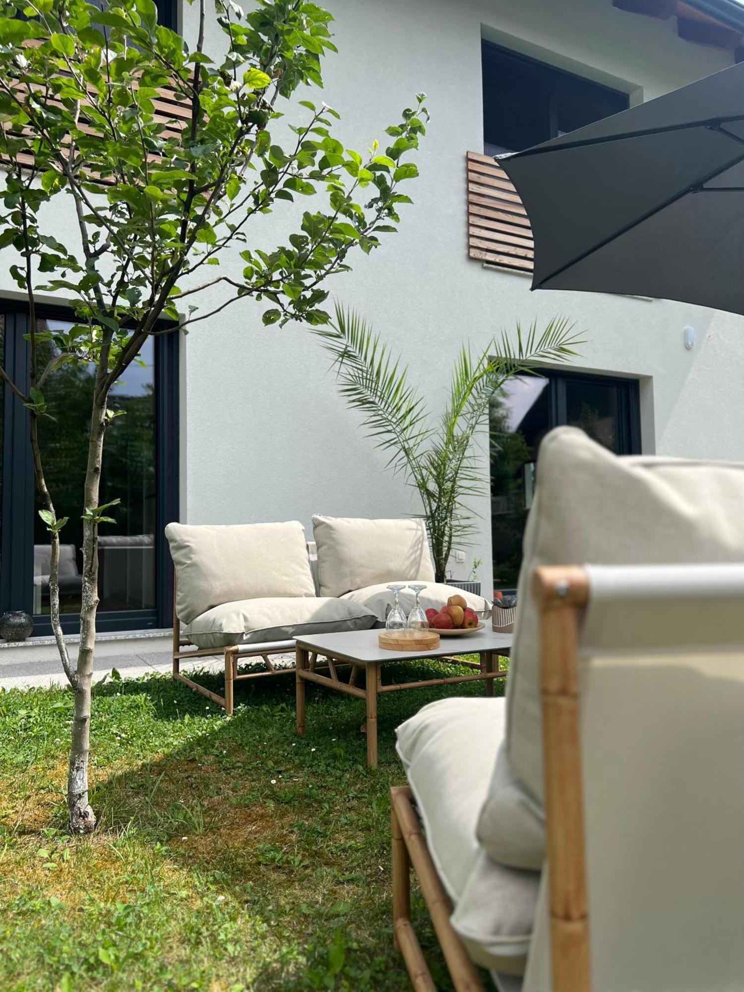 Aura Apartments Zirovnica Bagian luar foto