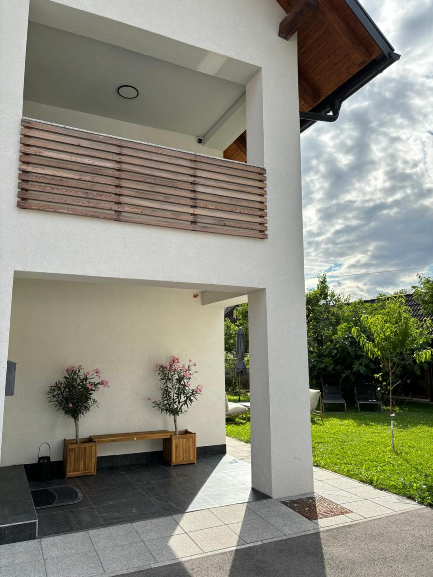 Aura Apartments Zirovnica Bagian luar foto