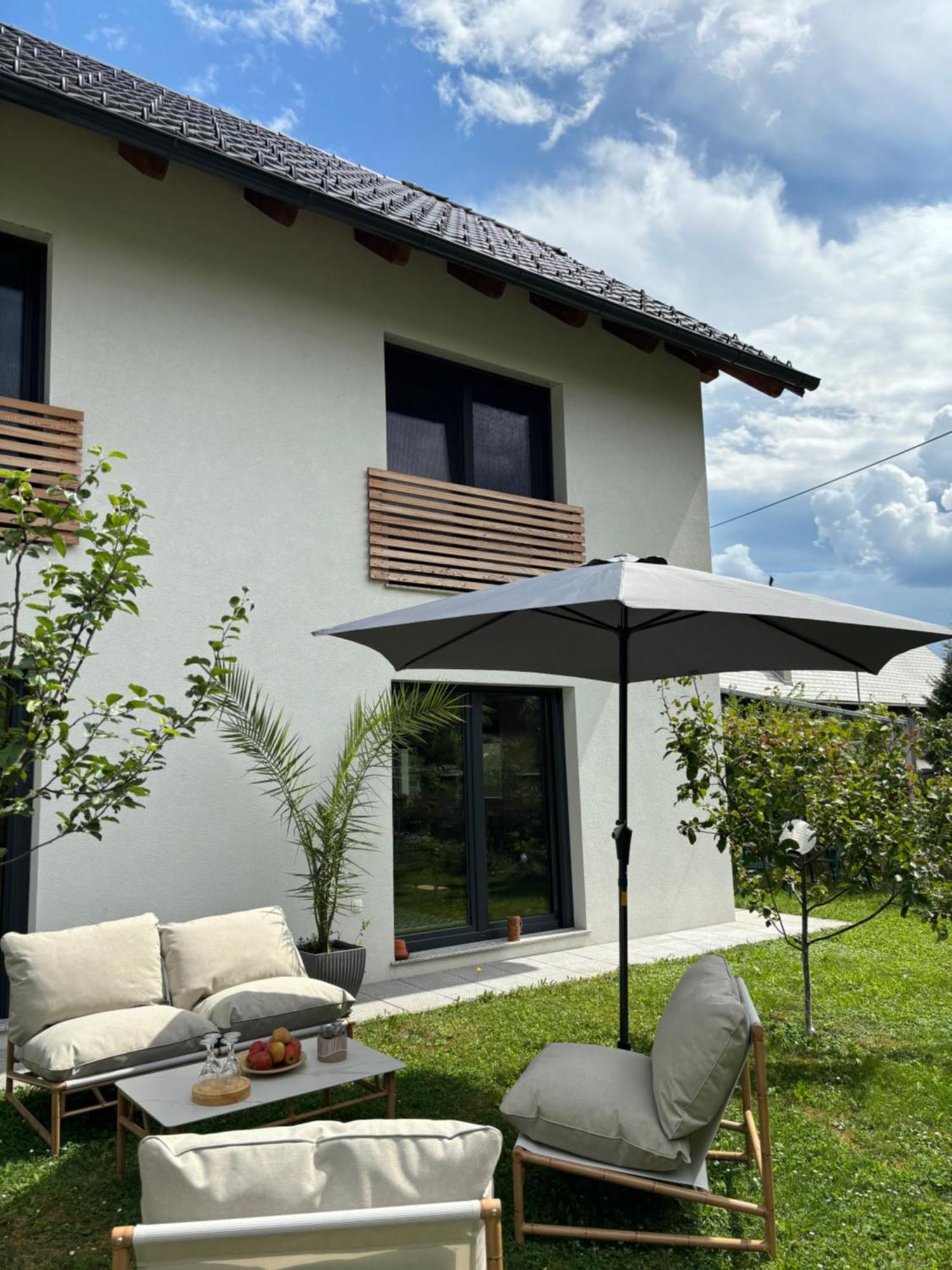 Aura Apartments Zirovnica Bagian luar foto