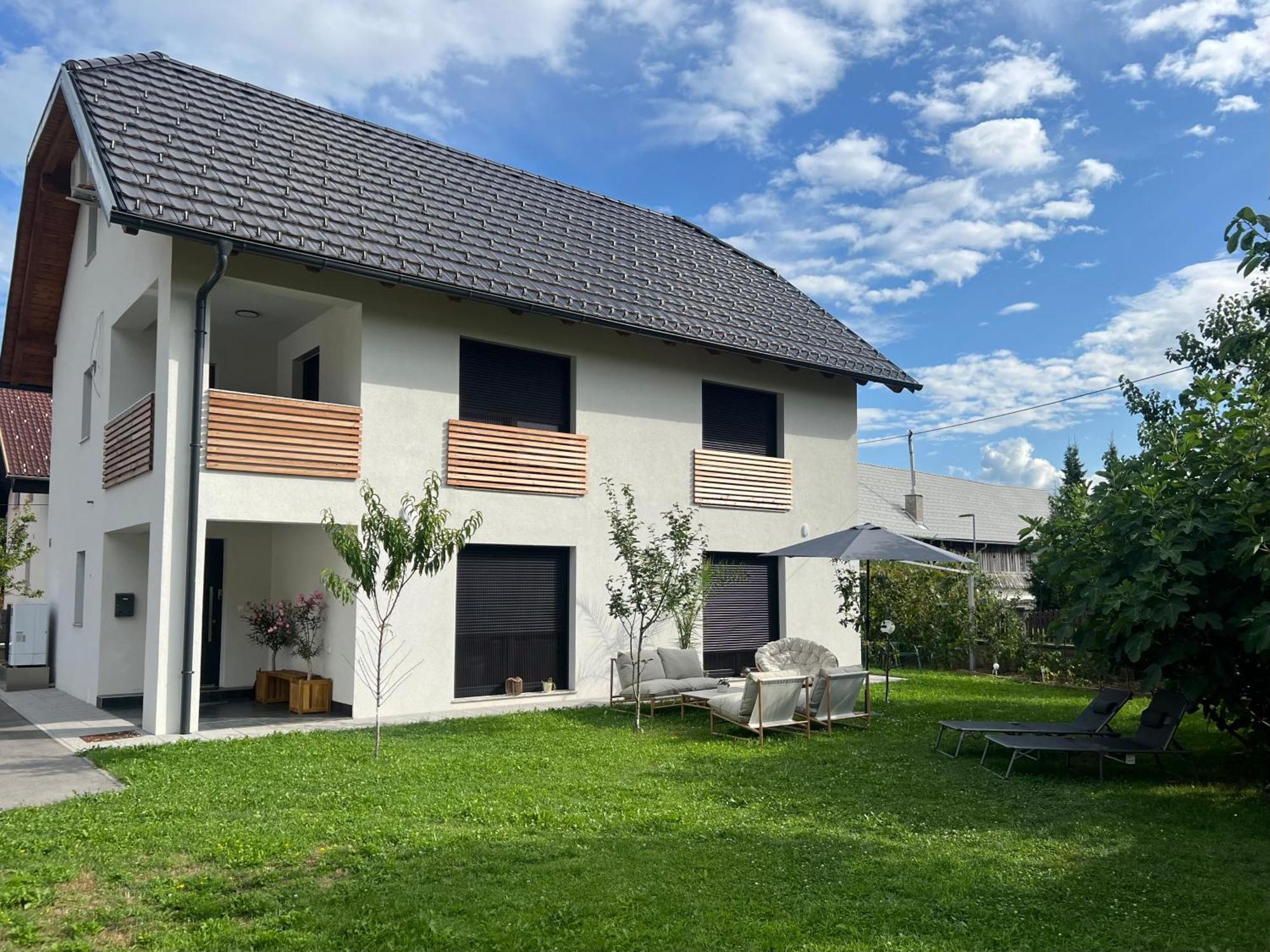 Aura Apartments Zirovnica Bagian luar foto
