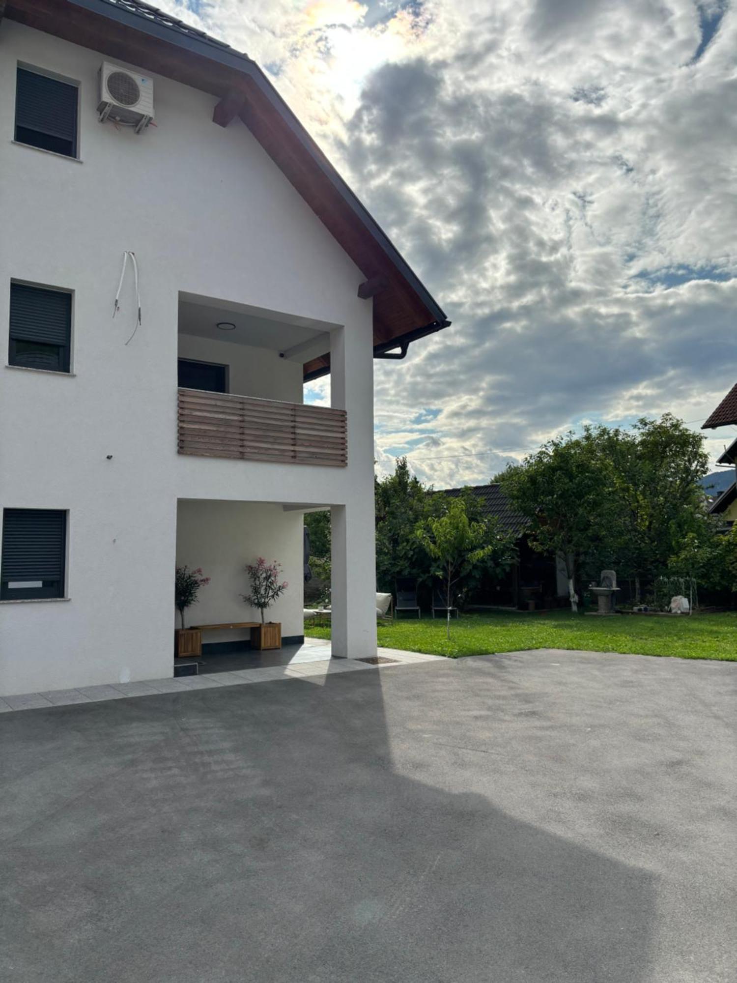 Aura Apartments Zirovnica Bagian luar foto