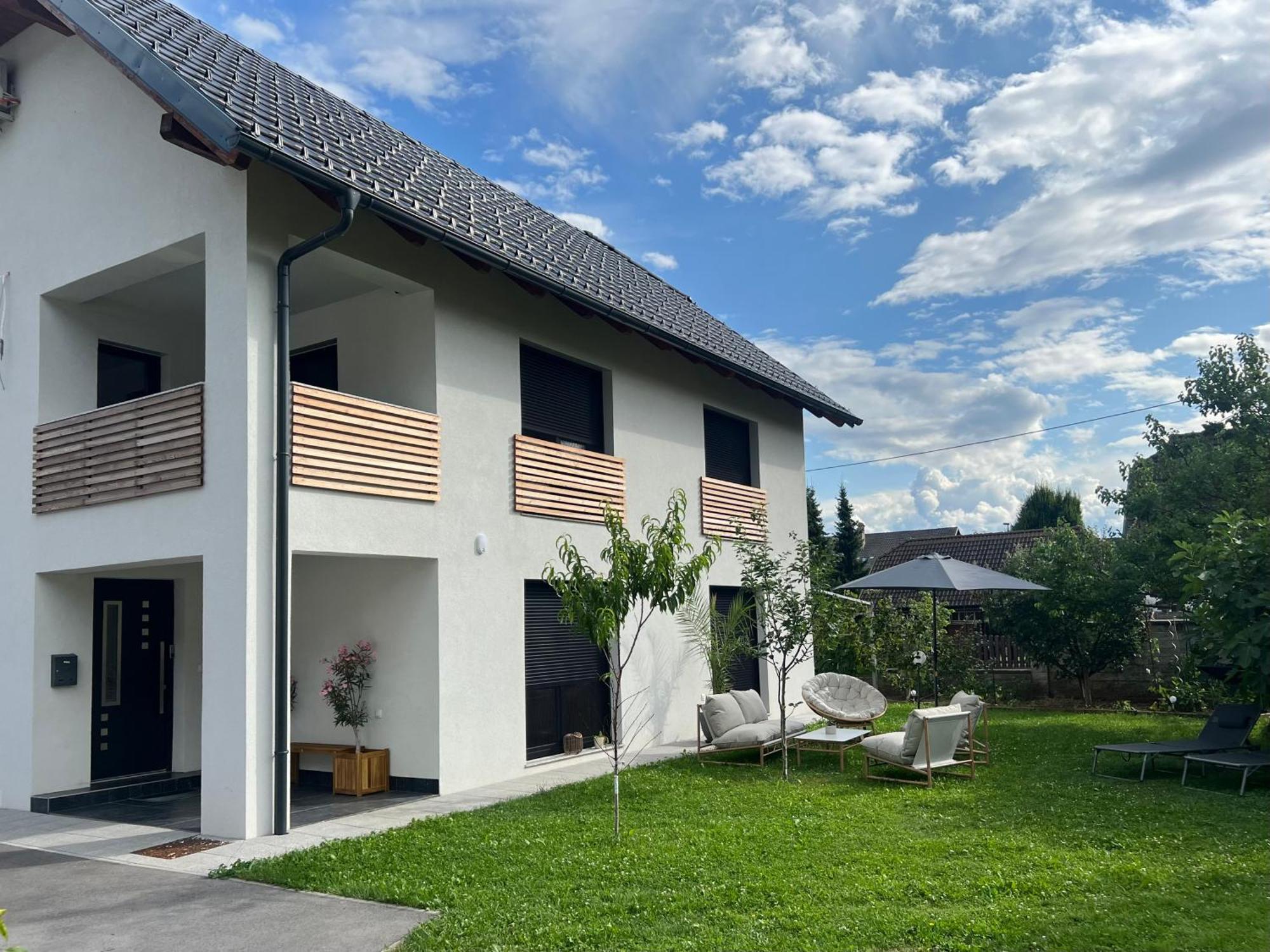 Aura Apartments Zirovnica Bagian luar foto