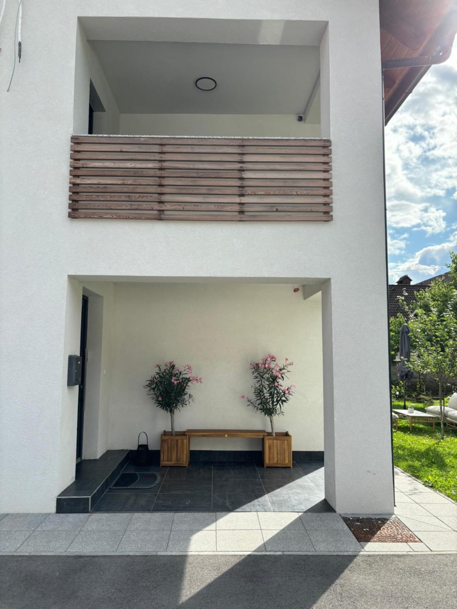 Aura Apartments Zirovnica Bagian luar foto