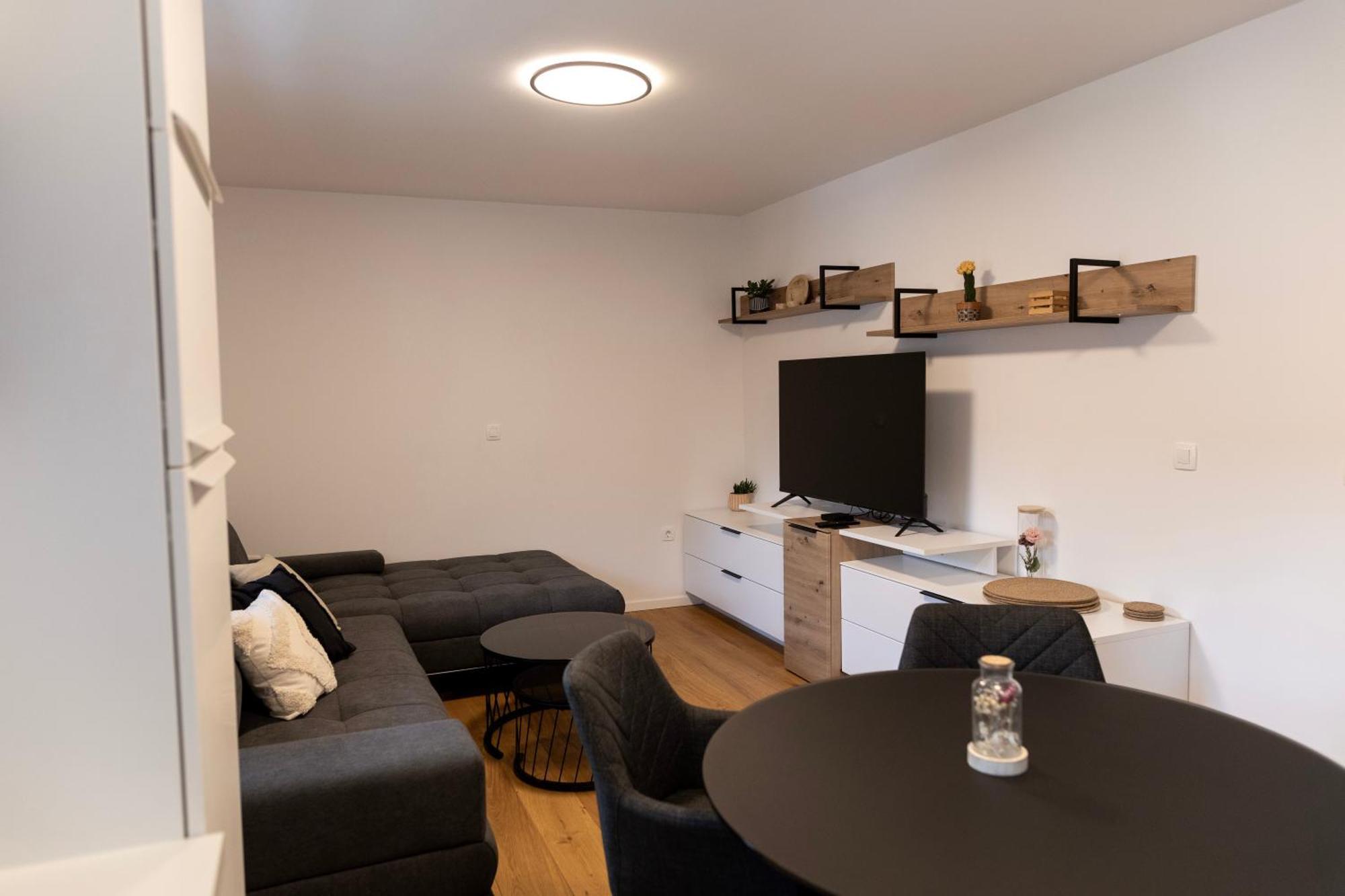 Aura Apartments Zirovnica Bagian luar foto